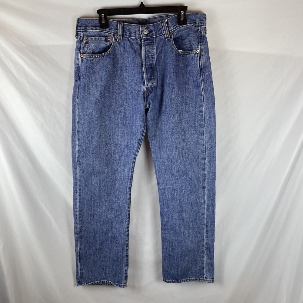 EUC Levi's 501 36x32 Straight Fit Button Fly Medium Wash Denim Blue Jeans